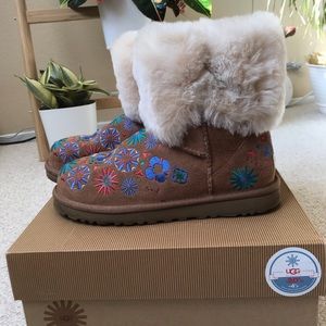 UGG FLORAL Embroidered BOOTS